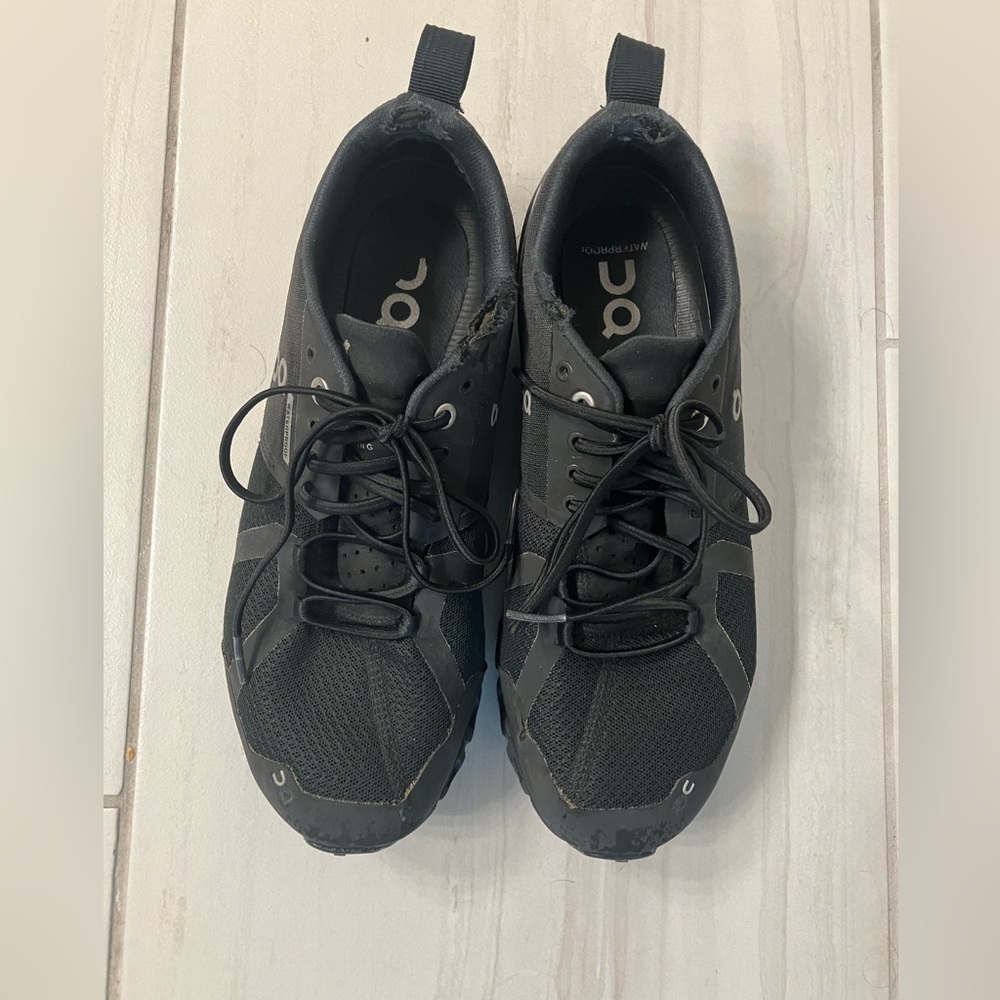 On Cloud Black Athletic Sneakers women’s size 8